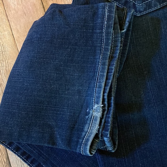 True Religion low rise blue jeans 27 some wear back right hem & front top above - Picture 4 of 11